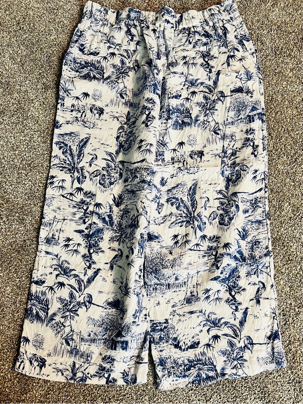 White & Navy Tropical Print Wide Leg Linen Cropped Pants - Picture 4 of 7